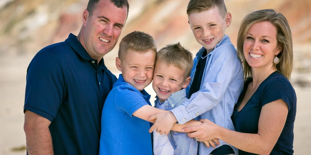 Aaron and Lindsay Bates 